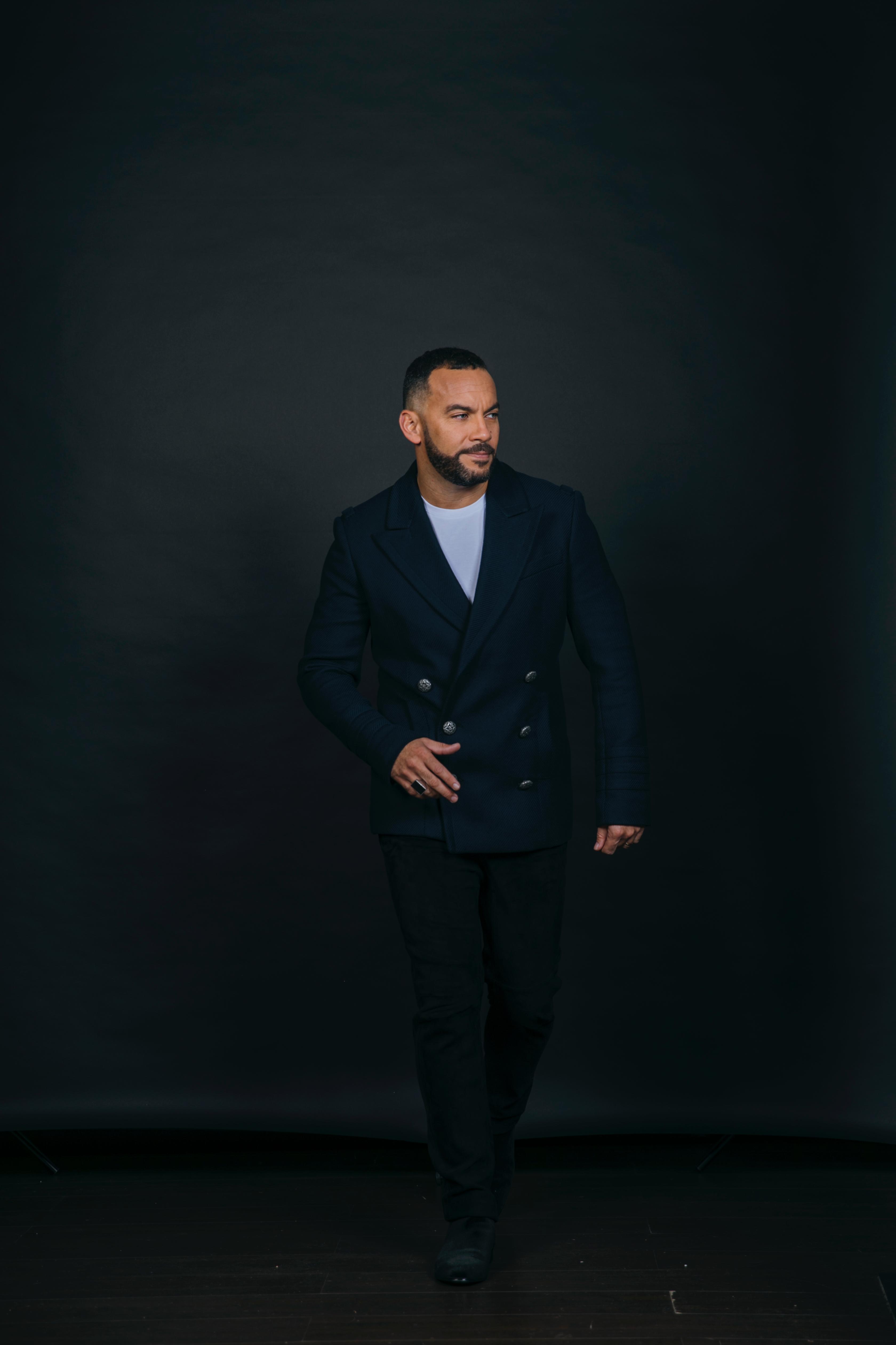 Bruce Ykanji, fondateur de Juste Debout — portrait studio